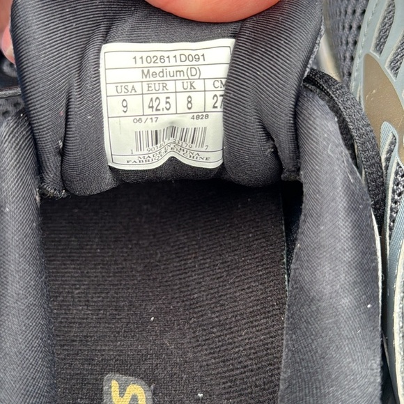 Brooks Addiction Men’s Size 9 medium width (D) - Picture 5 of 8